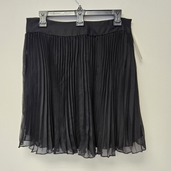 Gianni Bini Pleated A-line Mini Pearl Skirt Black 8 - Picture 2 of 9